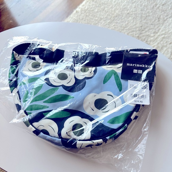 NEW Marimekko + Uniqlo Blue Floral crescent Round Mini Shoulder Bag. - Picture 2 of 6